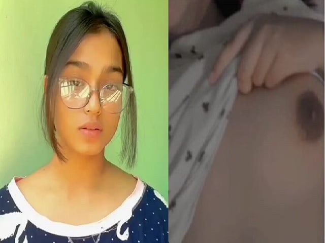 Bangladeshi sex chat girl showing her boobs