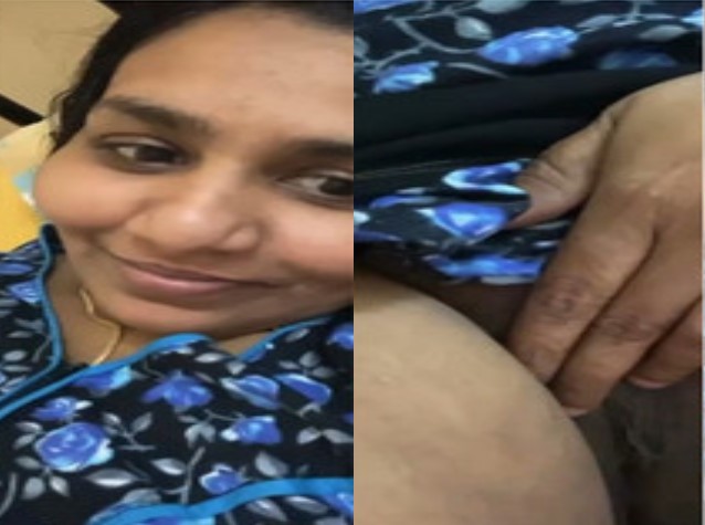 Horny Bhabhi Shows Pussy